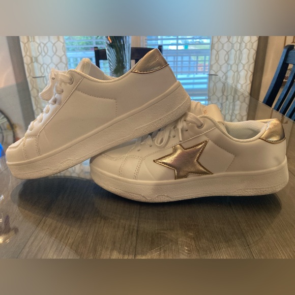 Niluber Size 6 Star Sneakers Low Top Comfortable Cushioned White Gold Sneakers - Picture 8 of 11